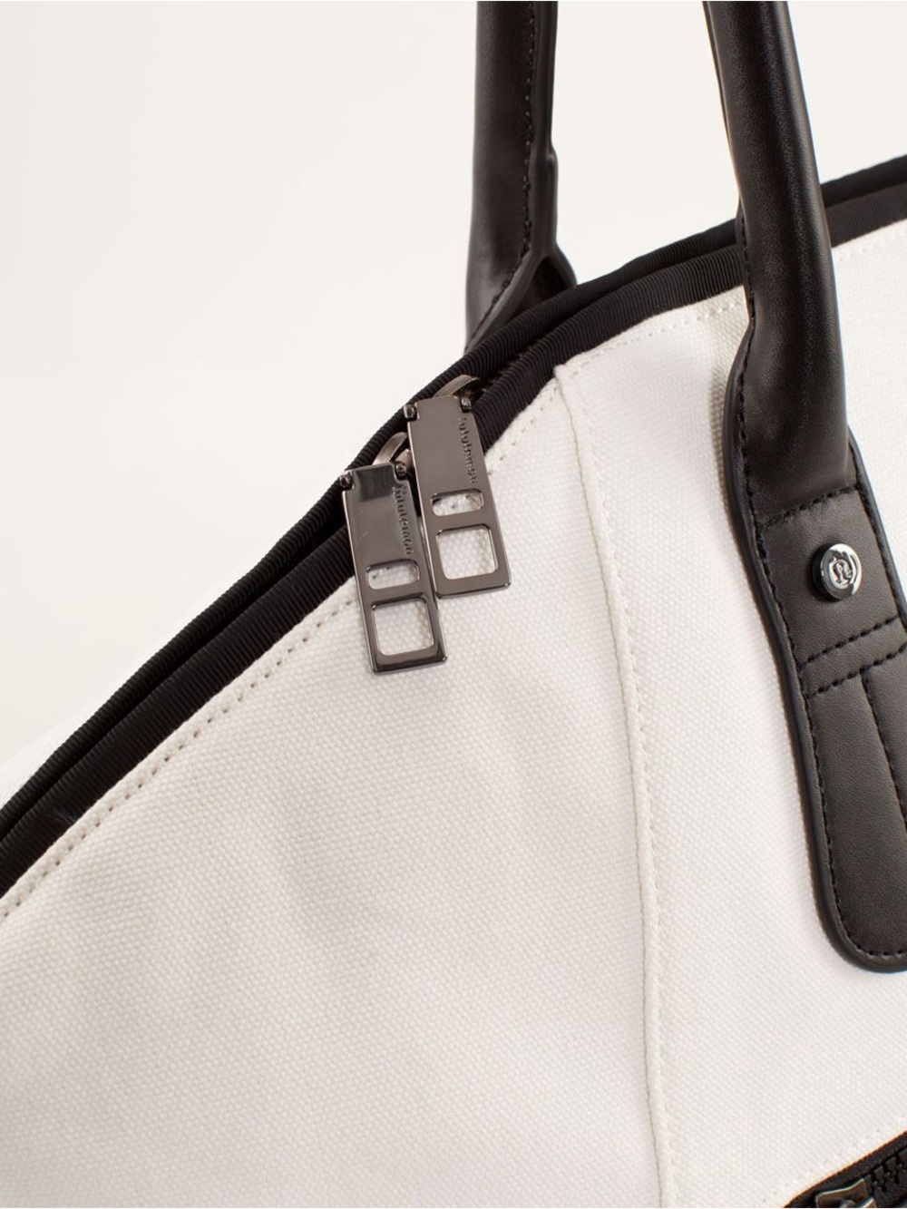 Lululemon Vinyasa To Vino Bag Canvas
Natural / Black - Picture 9 of 13